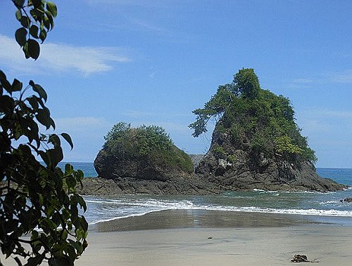 manuel-antonio-park-rock-island