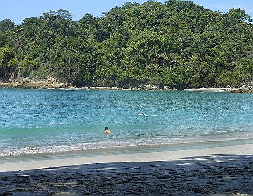 manuel-antonio-park-swimming-beach